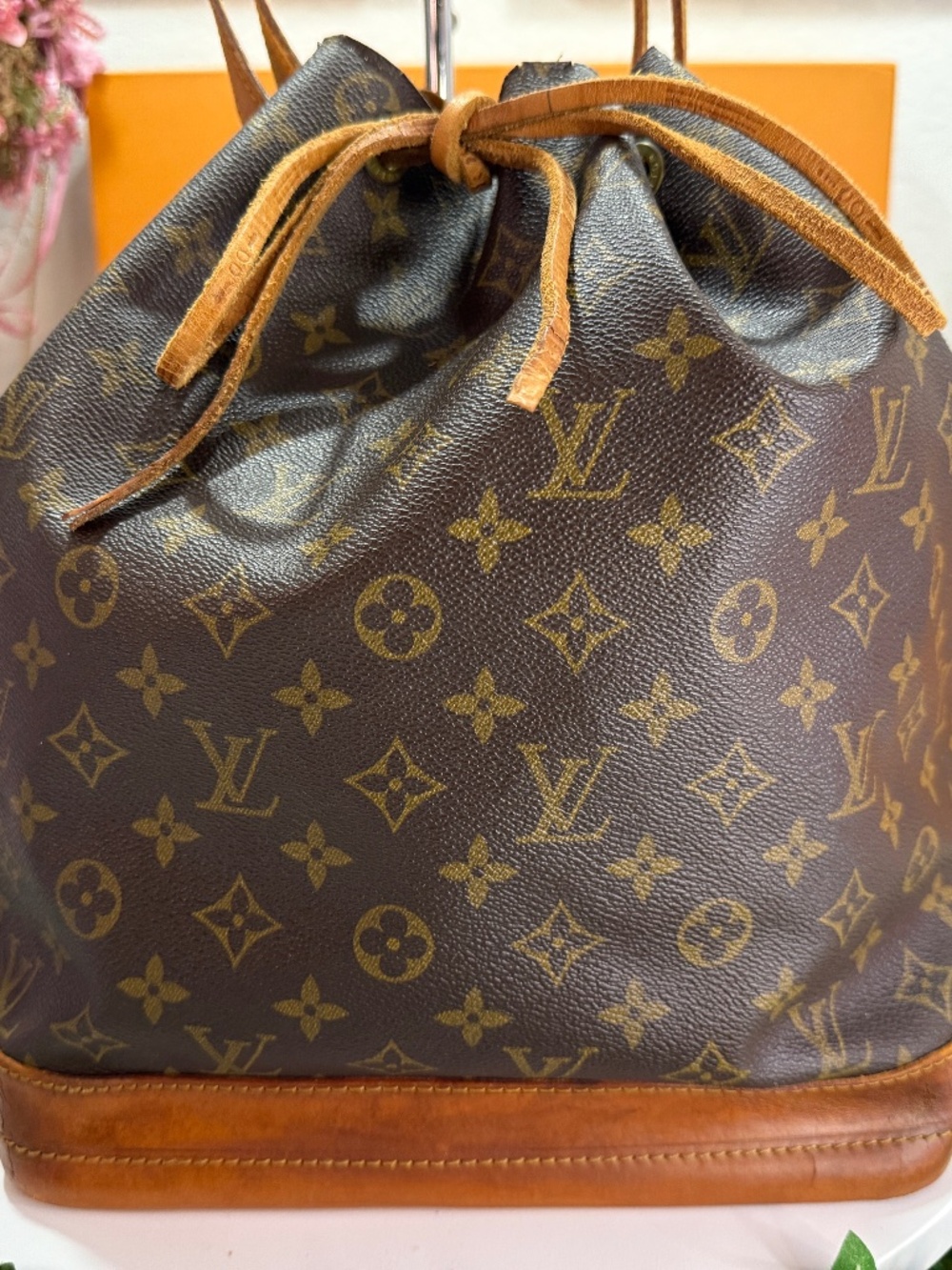 ELEGANT LOUIS VUITTON NOE BAG! - Picture 16 of 17